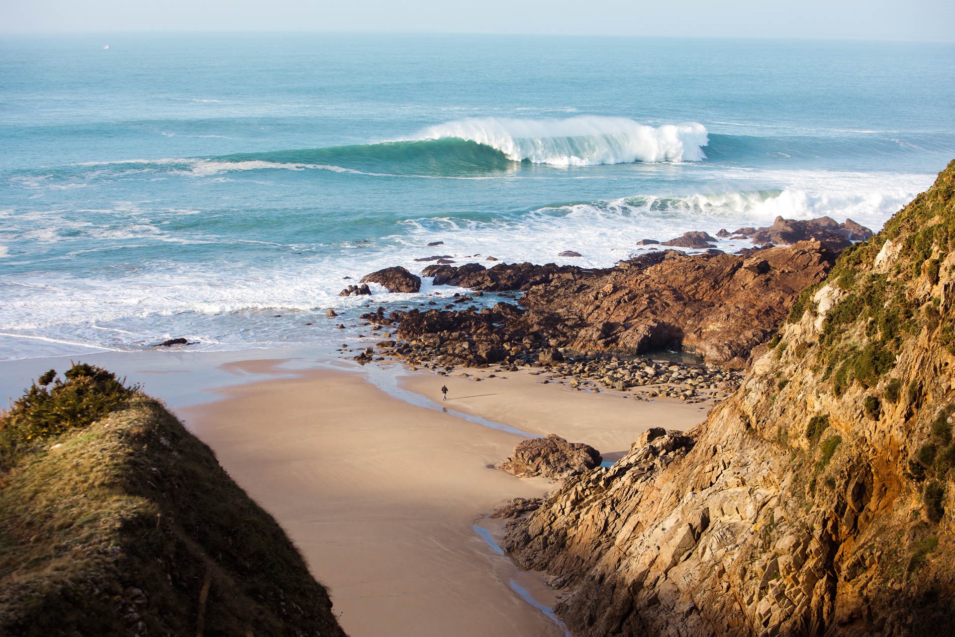 Big swell at Plemont